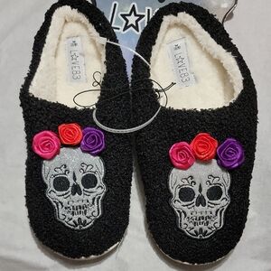 Nwt L*VE83 Skull Slippers Ultra Soft Boucle Teddy Cloud Sole Roses Crown Sherpa